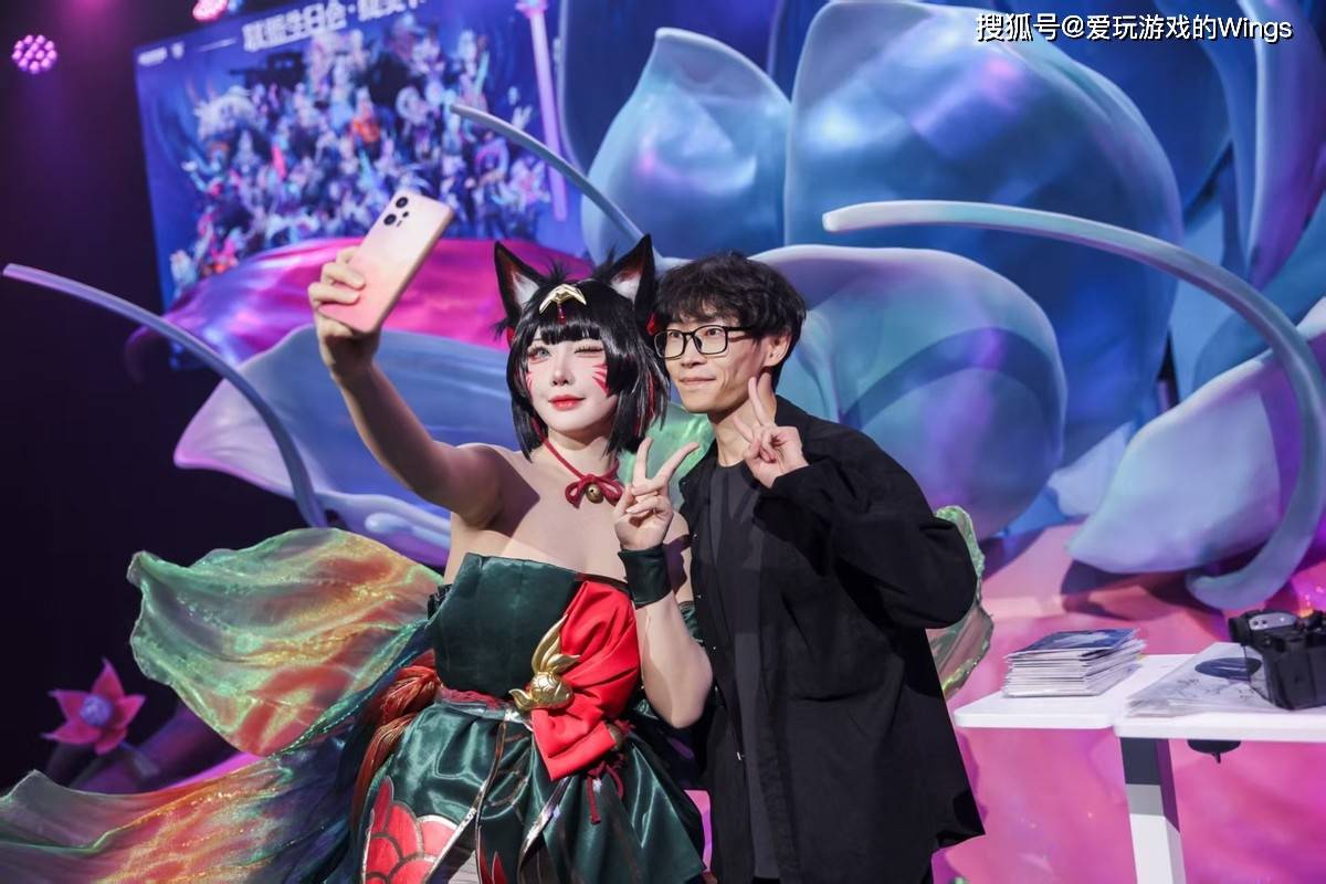 大巴免费接送，还有免费周边——LOL生日会竟如此阔绰！
