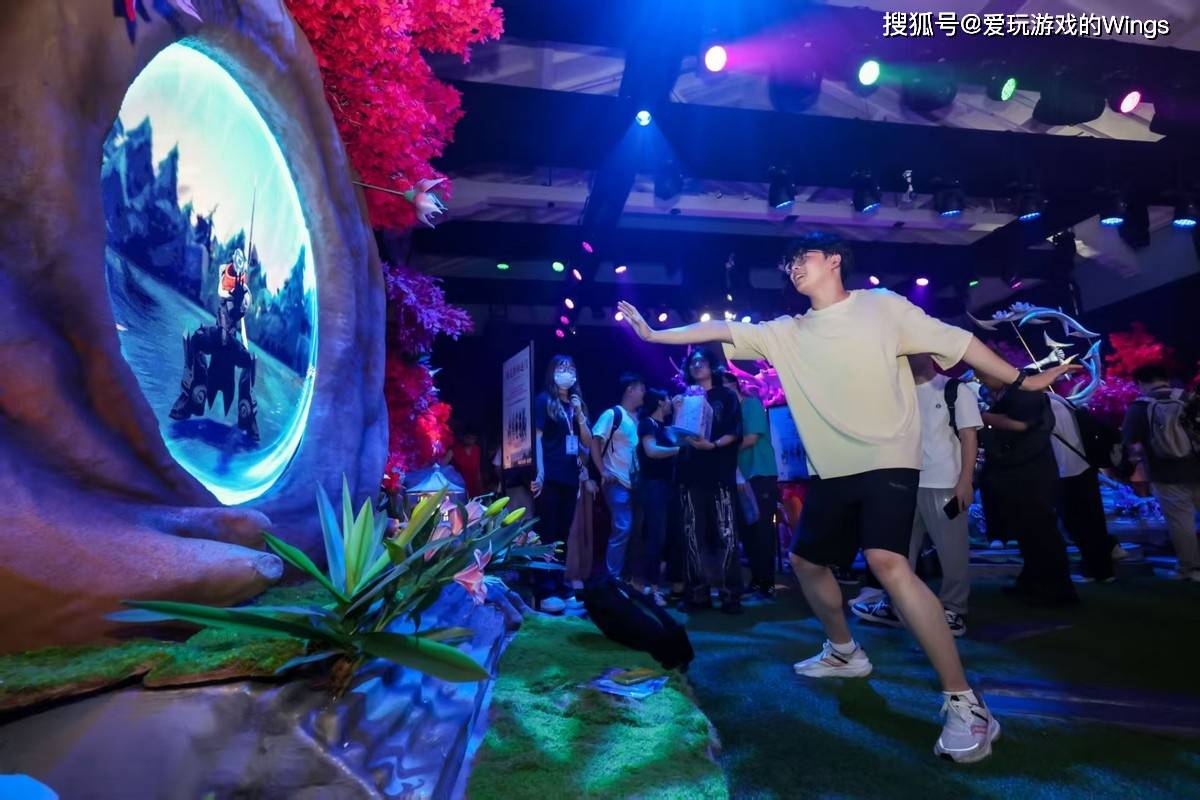 大巴免费接送，还有免费周边——LOL生日会竟如此阔绰！