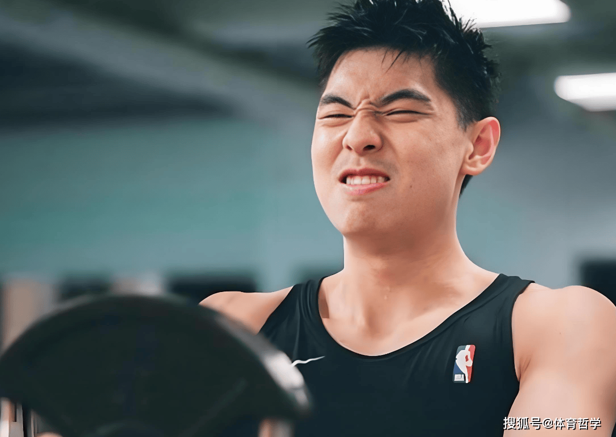 崔永熙接受采访，中肯点评主教练杜锋