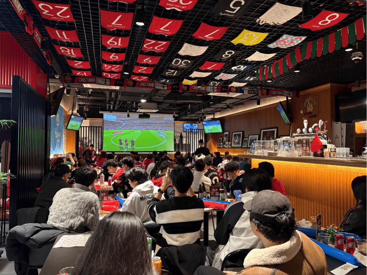 英超读秒绝平燃爆京城!曼联观赛夜线下活动圆满落幕